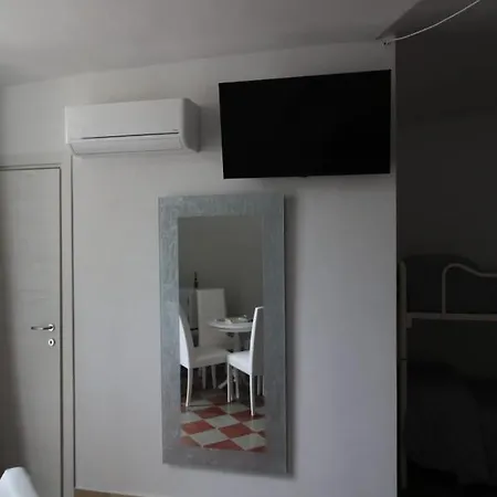 La Maison Piazza Del Popolo 3* 曼弗雷多尼亚