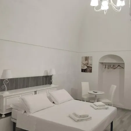 La Maison Piazza Del Popolo 3* 曼弗雷多尼亚